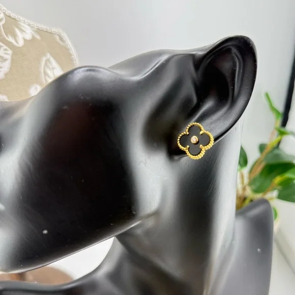 Lucky Alhambra Black Clover Stud Earrings with Logo – Elegant Everyday Luxury